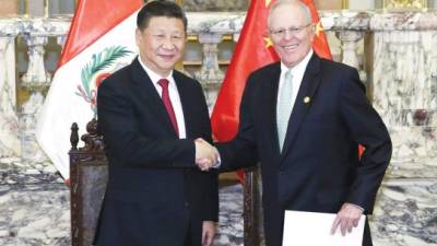 El presidente de China Xi Jinping visitó América Latina y se reunió con varios mandatarios, como el presidente de Perú, Pedro Pablo Kuczynski.