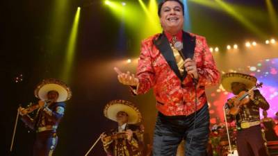OAKLAND, CA - SEPTEMBER 28: Singer Juan Gabriel performs during his 'Volver Tour 2014' on September 28, 2014 in Oakland, California. (Photo by C Flanigan/FilmMagic)