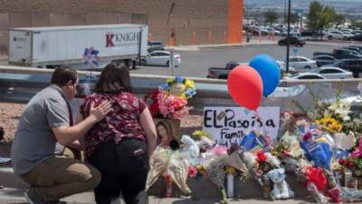 Al menos 22 hispanos fueron asesinados en el tiroteo en un centro comercial de El Paso, Texas, en 2019.