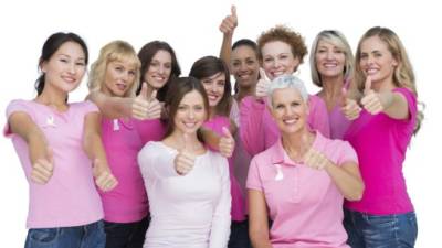 Las mujeres tanto blancas como negras sufren de cáncer de seno.