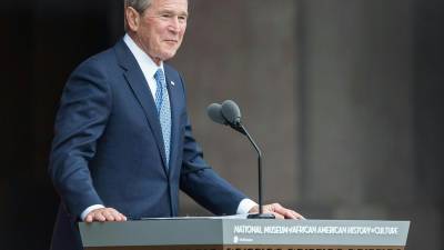 Bush se confundió de guerra y condenó la invasión “injustificada” de Irak que el mismo ordenó.