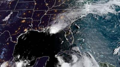 Marco dejará fuertes lluvias e inundaciones en las costas de Luisiana mientras Laura descarga su furia en Cuba./AFP.