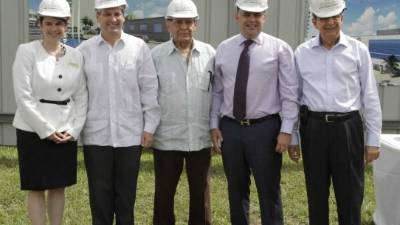 Desirée Ammann, Luis y Napoleón Larach con Armando Calidonio y José Francisco Saybe