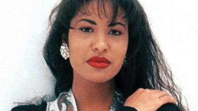 Según el libro escrito por María Celeste Arrarás la cantante Selena vivía una tempestad antes de morir.