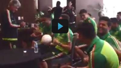 El buen ambiente estuvo en la plantilla mexicana con el entrenador. Video Mi Selección MX.
