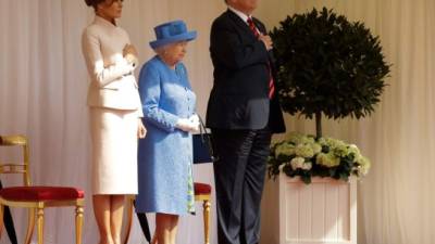 Isabel II junto al presidente de EEEUU, Donald Trump y su esposa Melania. AFP