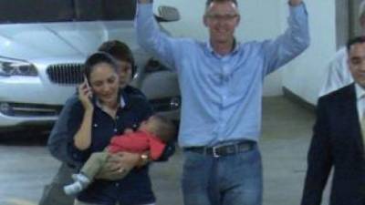 Los bebés intercambiados al nacer ya fueron entregados a sus verdaderos padres. Foto tomada de lapagina.com.sv