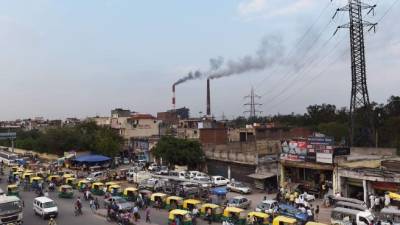 La cumbre de París tiene como objetivo que los países se comprometan a reducir las emisiones de carbono.