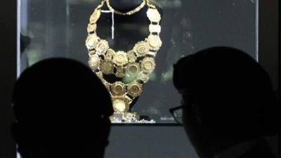 El Gobierno de Andrés Manuel López Obrador subastará este 28 de julio 153 lotes de joyas, la mayoría de ellas incautadas a narcotraficantes mexicanos y algunas muy extravagantes, con un precio de salida de 22,6 millones de pesos (1,19 millones de dólares), informaron autoridades.