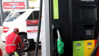 Para las próximas semanas, los costos de las gasolinas continuarán en descenso, contrario al diésel, ya que se proyectan más alzas.
