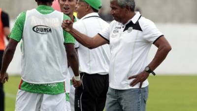 Héctor Castellón por fin sonríe.