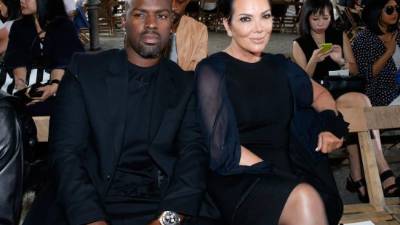 Kris Jenner y su novio Corey Gamble.