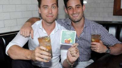 Lance Bass y su novio Michael Turchin quieren ser un ejemplo para los jóvenes que sufren por su sexualidad.