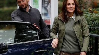 Este martes la duquesa de Cambridge volvió oficialmente a sus deberes reales después de su licencia de maternidad por su hijo el príncipe Louis Charles Arthur.