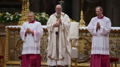 El papa Francisco presidió la Vigilia Pascual ayer.