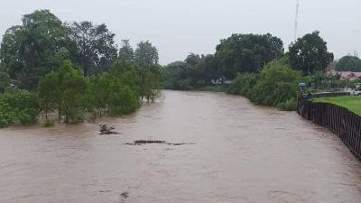 El río Chamelecón registra un aumento de su caudal en el municipio de La Lima, Cortés.