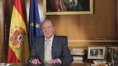 Fotografía facilitada por la Casa Real del Rey Juan Carlos explicando hoy los motivos de su abdicación a través de un mensaje institucional a la nación. EFE
