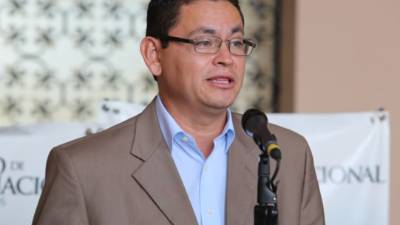 Según el ministro de Educación, Marlon Escoto, el proceso será transparente ya que contarán como observadores del proceso a miembros de la organización Transparencia Internacional. Foto Archivo