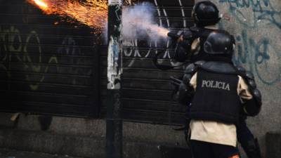 La Policía se enfrenta casi a diario con miles de manifestantes que salen a las calles a exigir sus derechos.