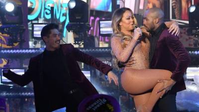 La cantante Mariah Carey es objeto de burlas por su fiasco en Times Square.