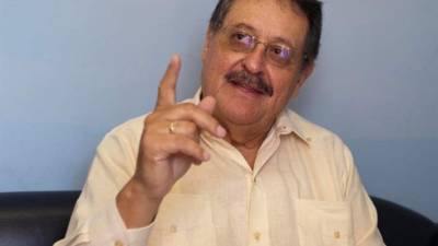 El exfiscal general hondureño Ángel Edmundo Orellana habla en entrevista con Efe en Tegucigalpa.