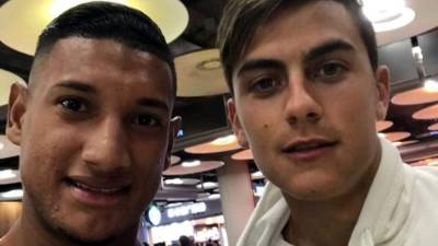 Bryan Acosta colgó esta foto con Paulo Dybala a su cuenta de Instagram.