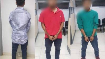 Los detenidos son Omer Alexánder Velásquez Garrido (de 29 años), Marlon David Bonilla Matute (de 21) y un menor de 17 años.