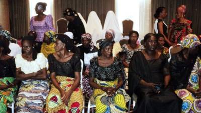 Las madres de las menores imploran ayuda para que liberen a sus hijas.