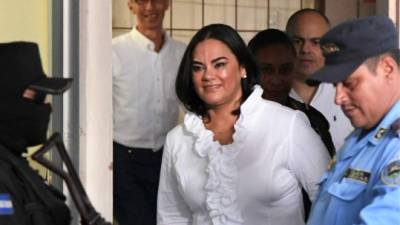 La ex primera dama Rosa Elena Bonilla de Lobo fue acusada por ocho delitos de fraude y uno de apropiación indebida.