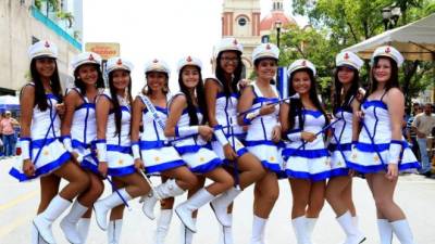 Las palillonas en los desfiles de San Pedro Sula por los 193 años del aniversario de la Independencia.