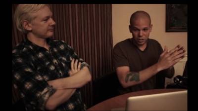 René Pérez de Calle 13 se reunió con Julian Assange en la embajada de Ecuador en Inglaterra para componer el tema que lanzaron hoy.
