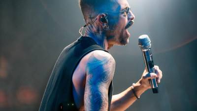 El cantante Mike Bahía.