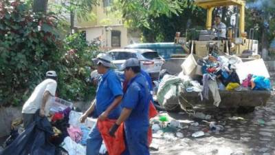 El momento cuando se realizaba el operativo de limpieza en la colonia Kennedy de Tegucigalpa.