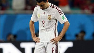 Xavi Hernández, cabizbajo por la derrota de España.