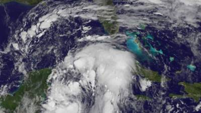 La tormenta tropical Nate se fortaleció durante la pasada noche y se convirtió en un huracán categoría 1, con vientos máximos estimados de 120 kilómetros por hora, mientras se adentra en el Golfo de México. EFE
