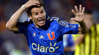 Rodrigo Mora no podía creer el golazo que le salió en su debut con Universidad.