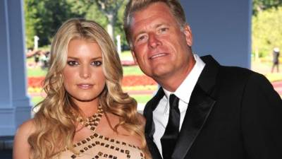 Jessica Simpson y su padre Joe en una foto de archivo.