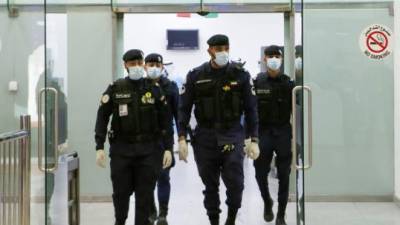 El virus, que apareció en diciembre en la ciudad china de Wuhan, se cobró 2,442 vidas y contaminó a unas 77,000 en China continental.