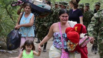 Más de un millar de colombianos fueron deportados o repatriados desde Venezuela en los últimos seis días, tras el cierre del paso fronterizo entre Cúcuta y San Antonio ordenado por el presidente venezolano, Nicolás Maduro.