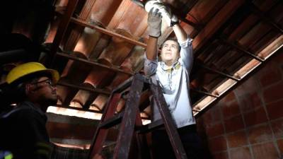 El propio mandatario instaló las primeras unidades en viviendas de Ciudad España, sector de Amarateca.