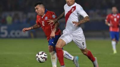 Guerrero en el juego recibe la marca de Gary Medel.