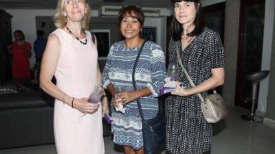 Kristin Nealon, Cecilia Weiler y Nuria Ayón.