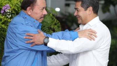 El presidente de Honduras, Juan Orlando Hernández, llegó hoy a Managua para dialogar con su homólogo nicaragüense, Daniel Ortega.