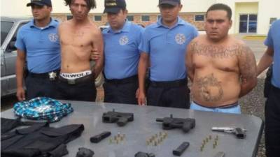 Darwin Edgardo Martínez Cruz y Juan Enrique Aguilera Martínez, supuestos miembros de la mara Salvatrucha.