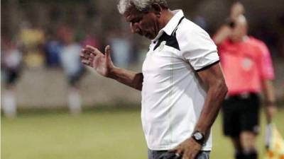 Héctor Castellón aún no logra sumar su primer triunfo con el Marathón.