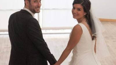 La pareja se encontraba en el mostrador de una aerolínea cuando un kamikaze se hizo explotar en el aeropuerto de la capital belga.