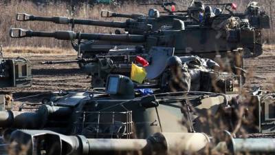 El Ejército surcoreano llevó a cabo hoy un ensayo de misiles y de artillería cerca de la frontera marítima con Corea del Norte en respuesta al proyectil lanzado antes por el régimen de Pyongyang en dirección al Mar de Japón.