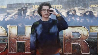 El actor británico Tom Holland posa durante la presentación en Barcelona de su película de acción y aventuras Uncharted.