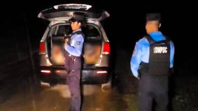 El vehículo fue hallado a la orilla de la calzada en la calle que conduce a la Cuenca del Cangrejal. Imagen referencial de archivo.