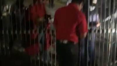 Los docentes fueron desalojados en la madrugada de este martes 1 de agosto en Tegucigalpa, Honduras.